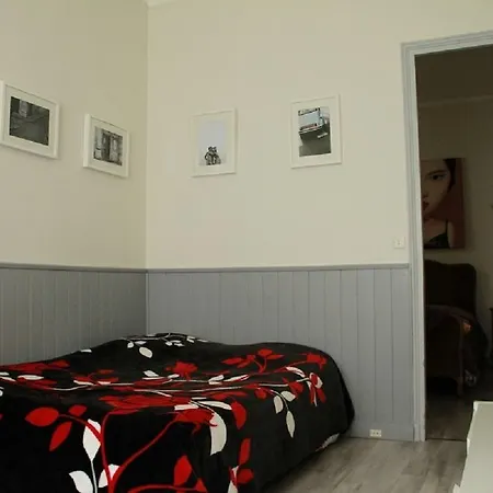 A Saint Charles Apartment *