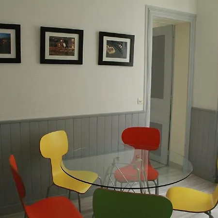 A Saint Charles Apartment *